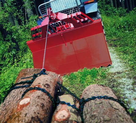 Forstmittel mit Holzstämmen